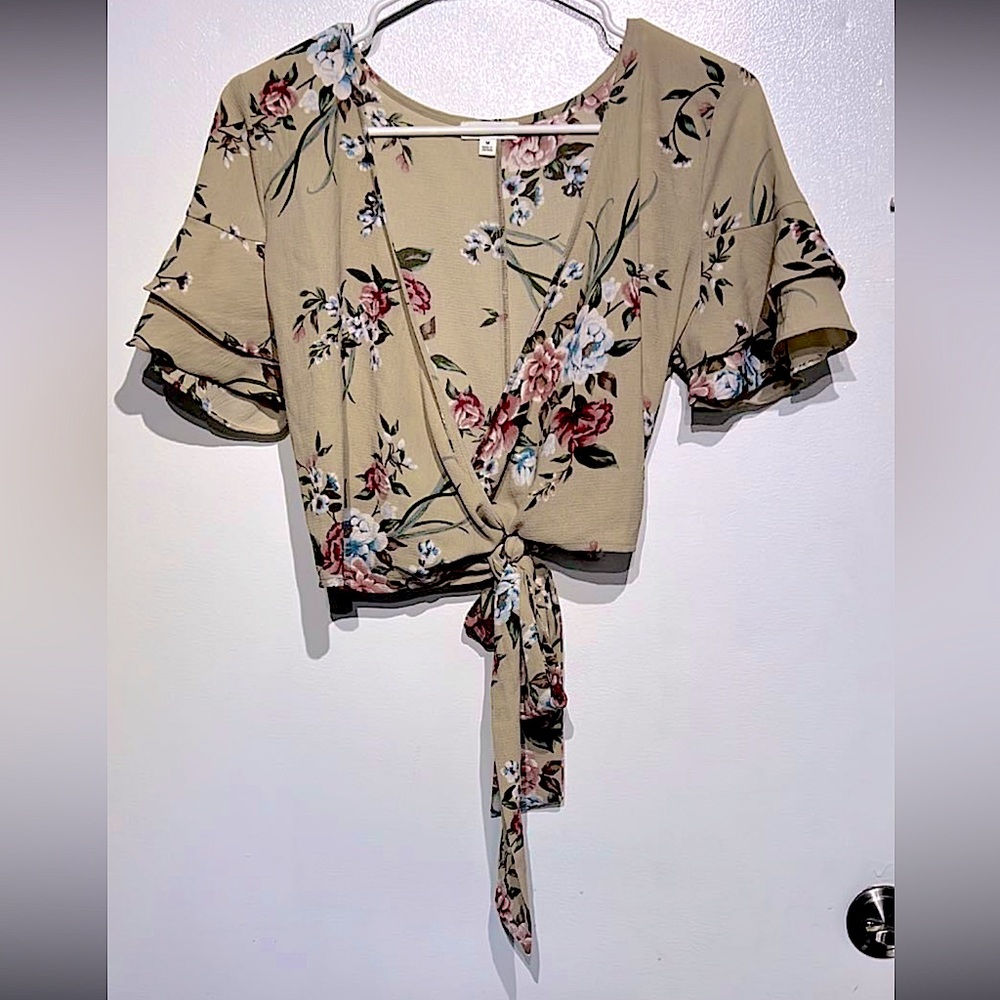 Medium Low cut floral crop top